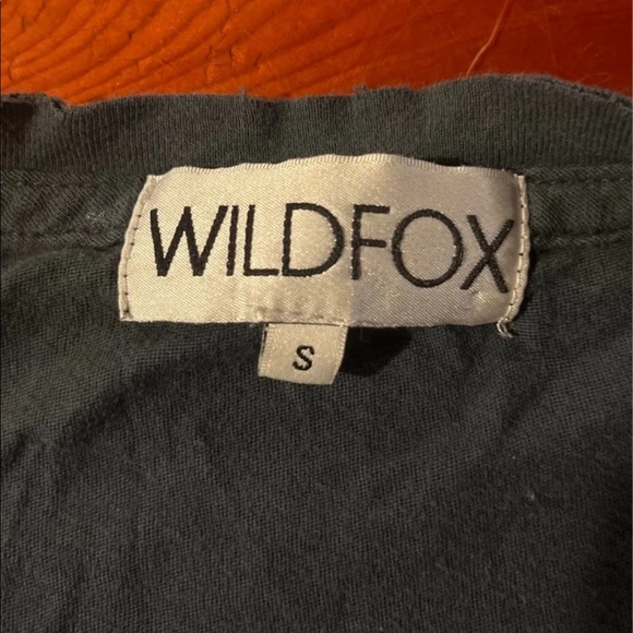 WILDFOX Women’s V-neck Tee - Picture 2 of 4